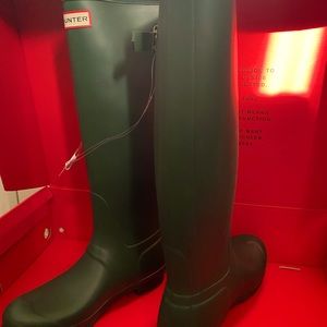 Hunter Green classic rain boots. Brand new w/tags.